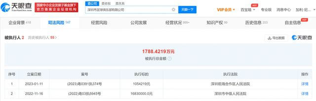 误以为他在闹事的经理叫来了警察请他带走。